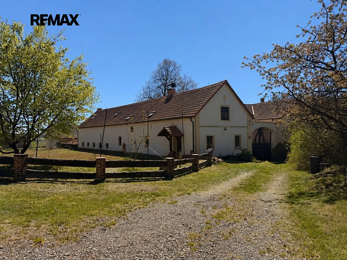 Prodej rodinného domu 725 m², pozemek 7880 m²